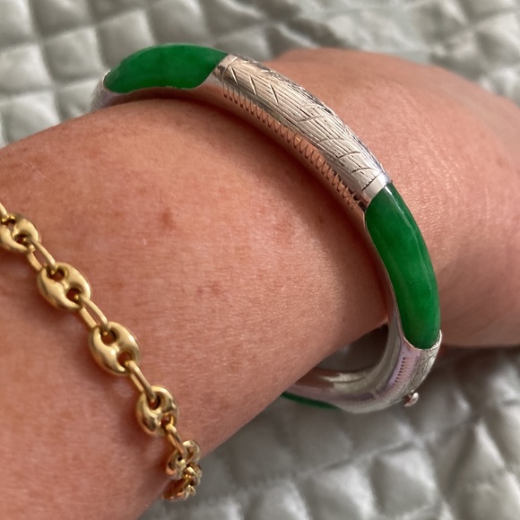 Green jade and sterling silver bangle bracelet - Picture 5 of 8
